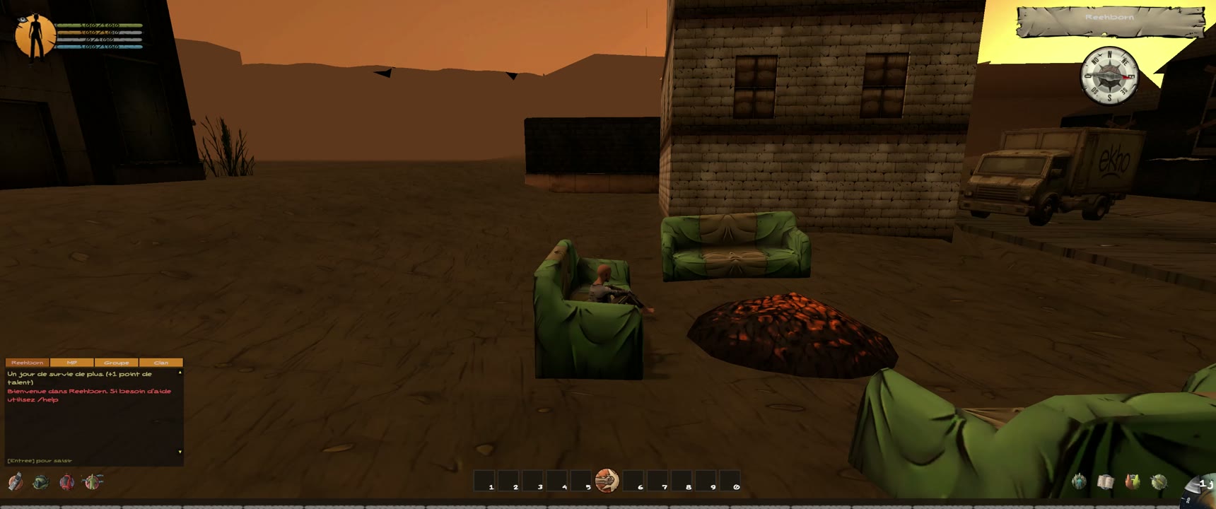 Un campement de fortune avec des canapés récupérés, jeu Reehborn